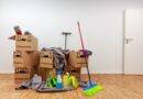 Vorbereitung auf Wohnungsaufloesung in Oberhausen mit Umzugskartons, Reinigungsmitteln und Verpackungsmaterialien