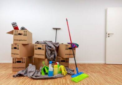 Vorbereitung auf Wohnungsaufloesung in Oberhausen mit Umzugskartons, Reinigungsmitteln und Verpackungsmaterialien