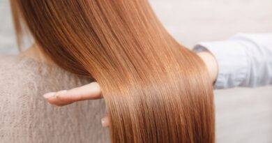 Echthaar-Extensions nach Pflege und Styling in Nahaufnahme
