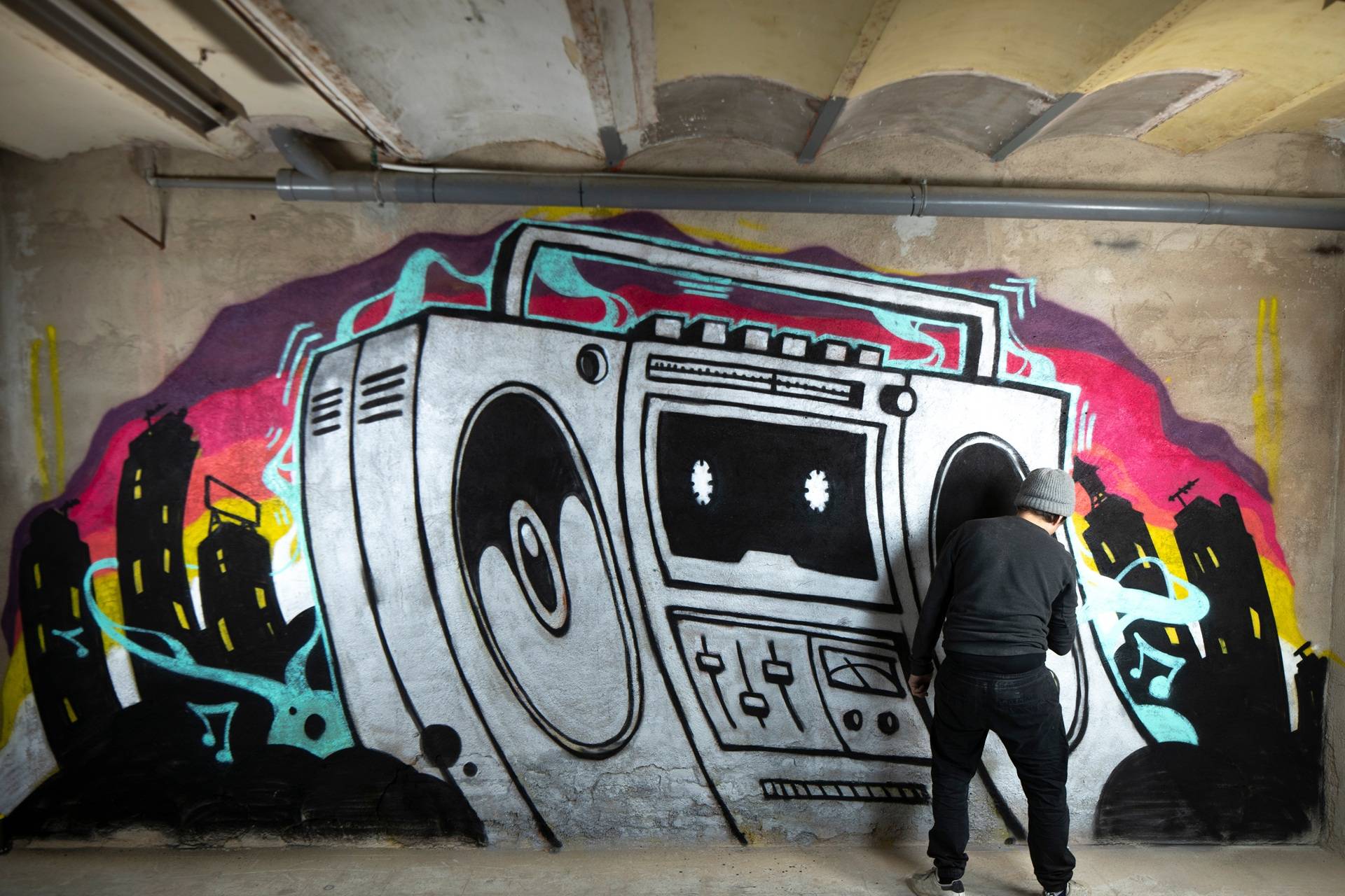 Wandbild mit Ghettoblaster und Skyline | Graffiti Auftrag