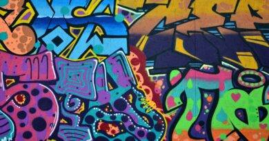 Farbige Formen und Schriftzüge | Graffiti Auftrag