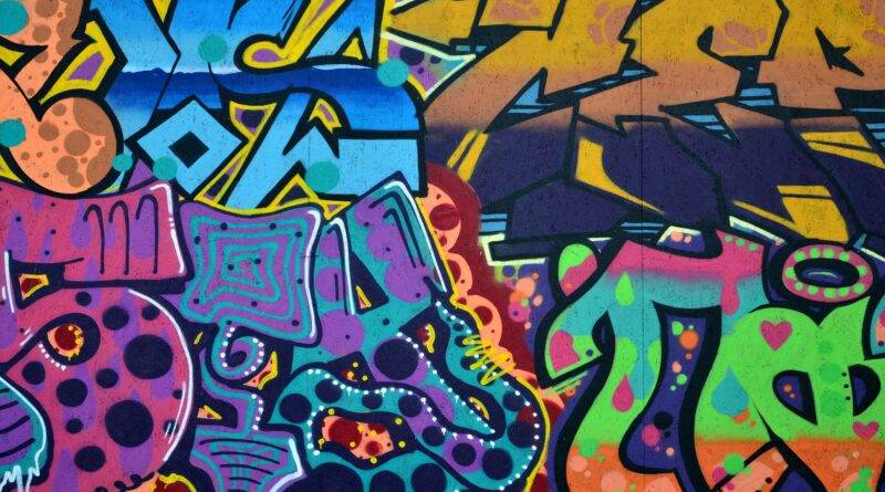 Farbige Formen und Schriftzüge | Graffiti Auftrag