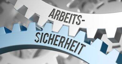 Zahnräder mit Gravur Arbeitssicherheit in Industrieumgebung | mobiler Palettenwickler